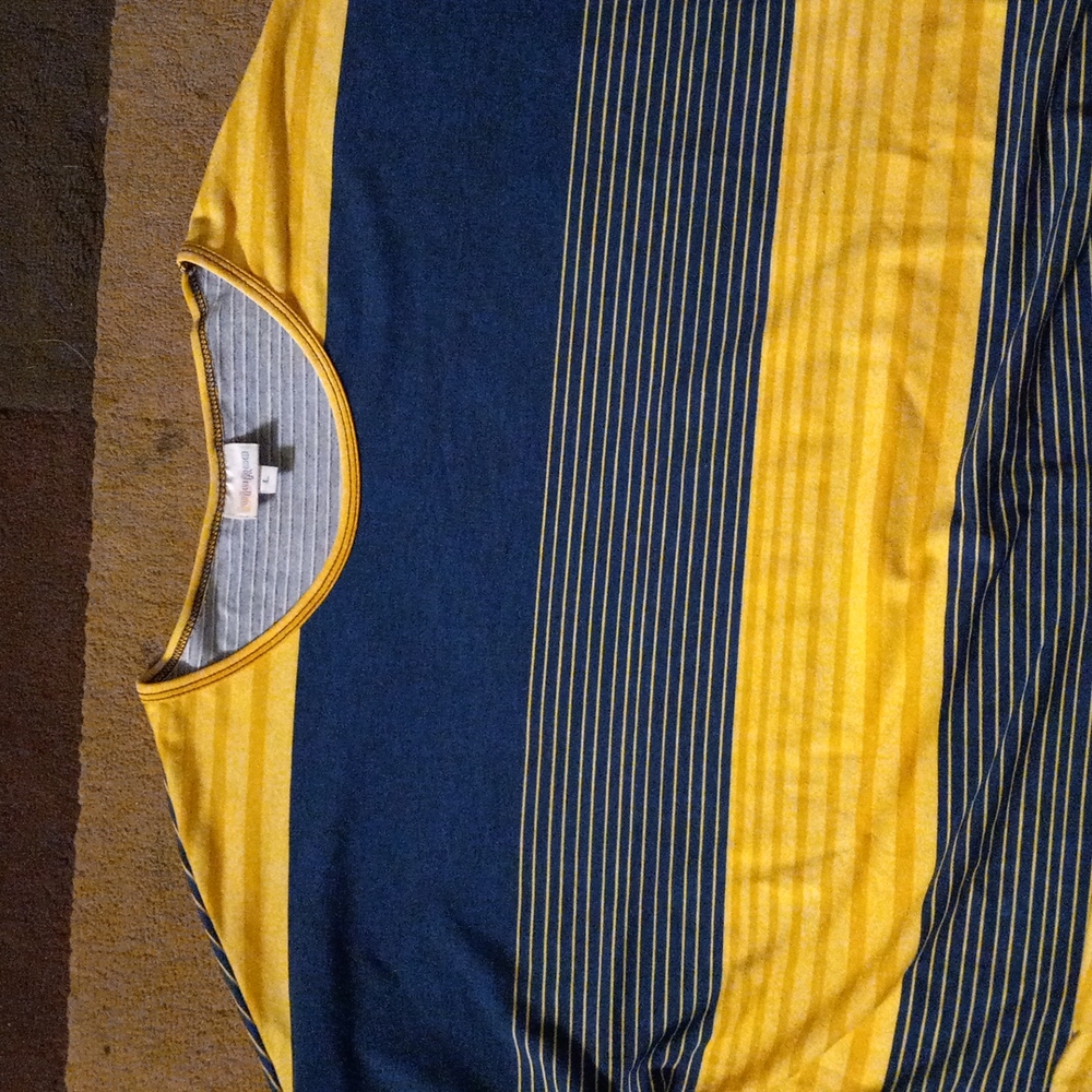 Lularoe t-shirt size Large